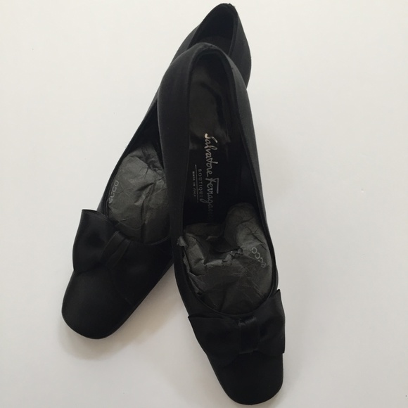 Salvatore Ferragamo Boutique Black Satin Heels - Picture 3 of 5